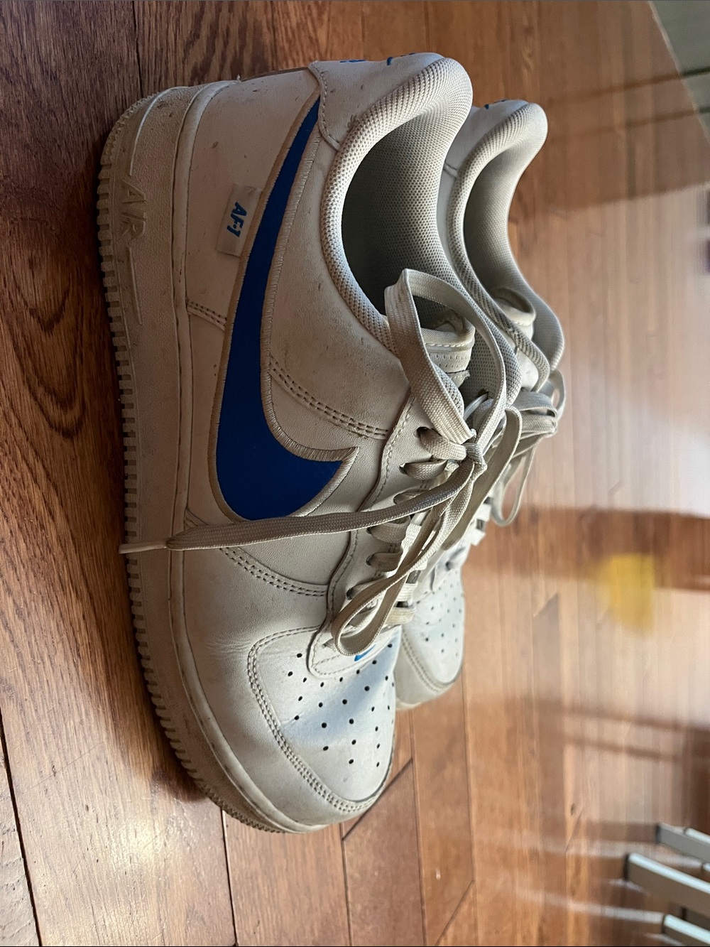 Nike Low-Top Sneakers in White with Blue Swoosh
